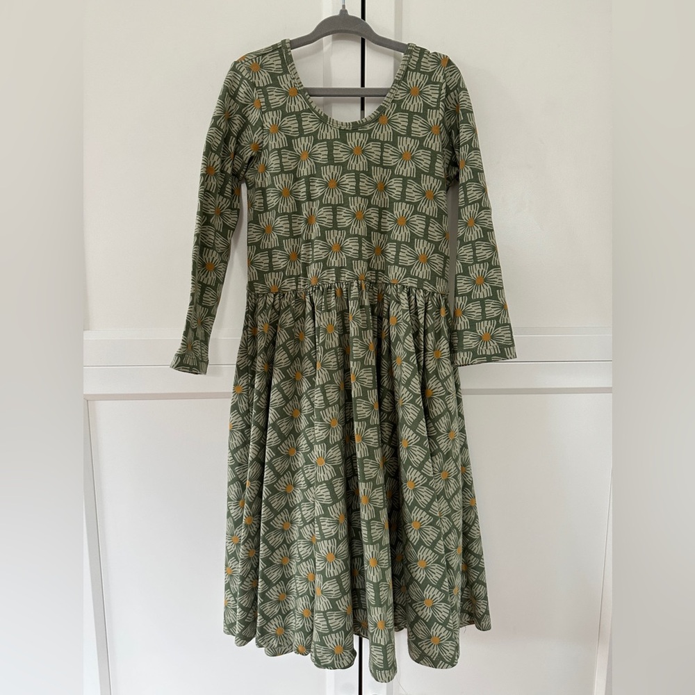 Alice + Ames long sleeved ballet dress in green floral print size 7